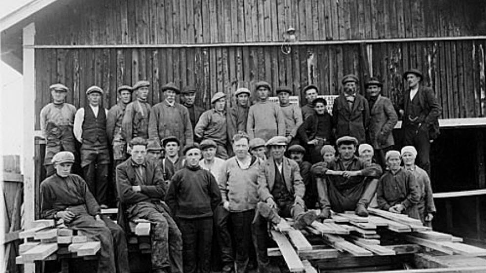 Henrika på Lillsågen år 1922, tredje från vänster.